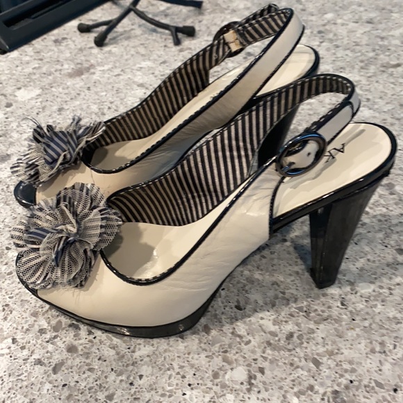 Anne Klein cream and black heels. - Picture 2 of 7